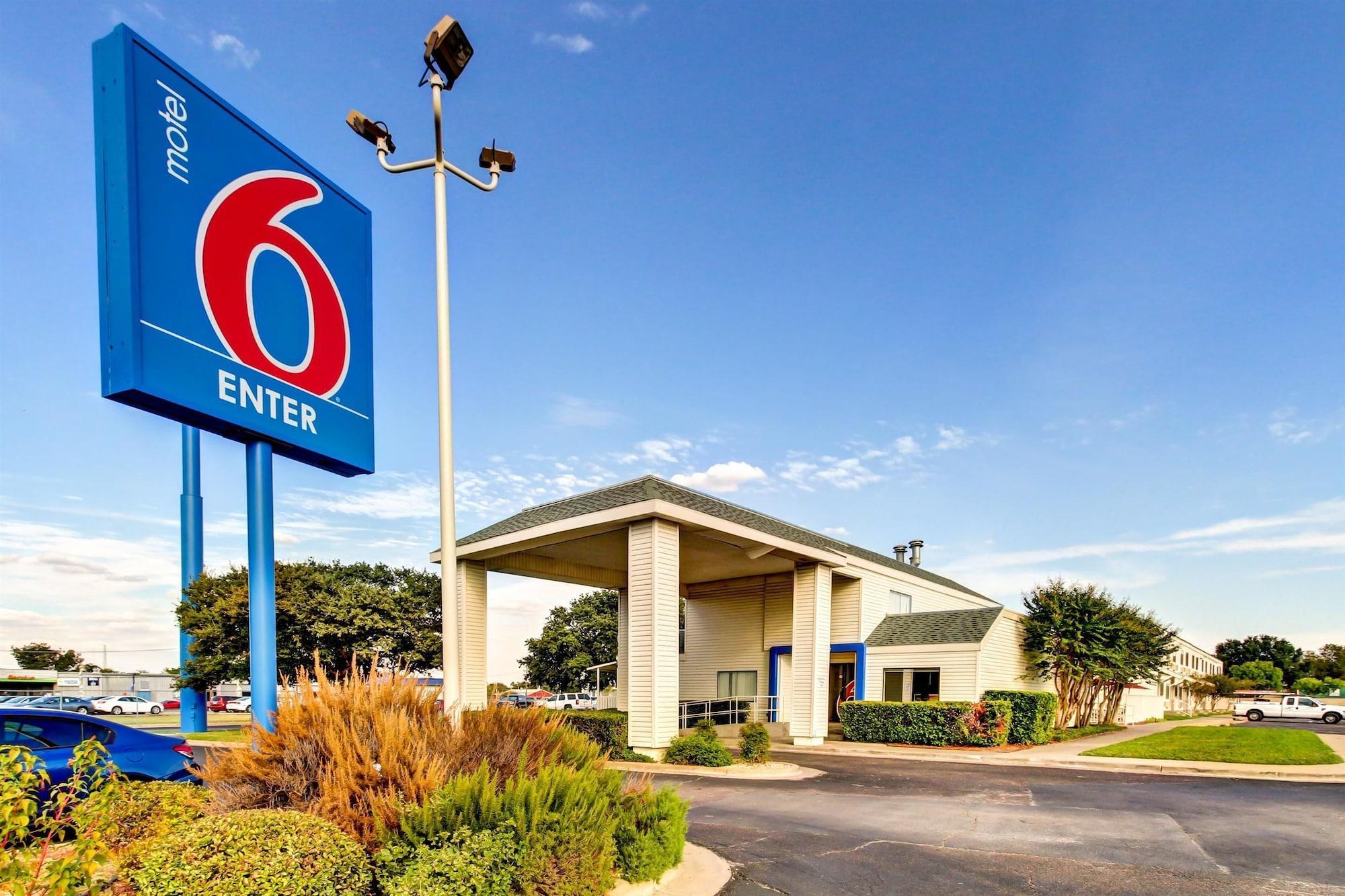 Days Inn By Wyndham Waco University Area Zewnętrze zdjęcie