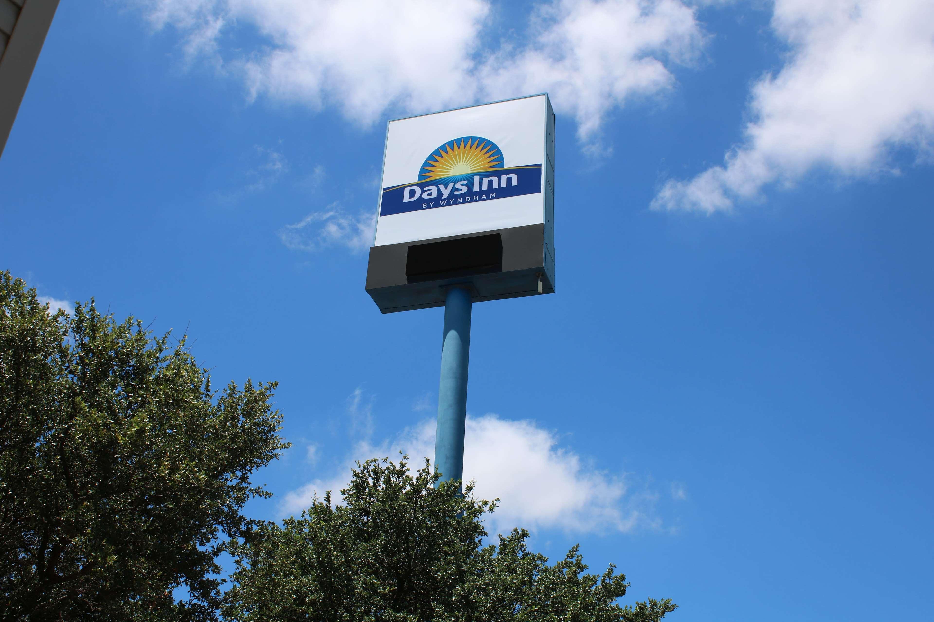 Days Inn By Wyndham Waco University Area Zewnętrze zdjęcie