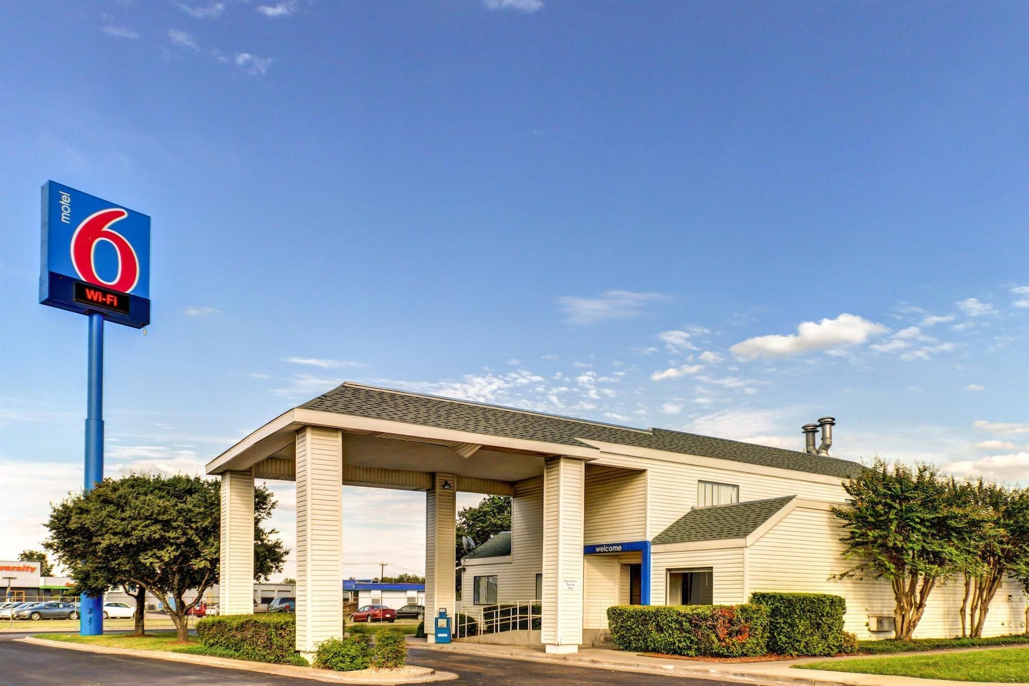 Days Inn By Wyndham Waco University Area Zewnętrze zdjęcie